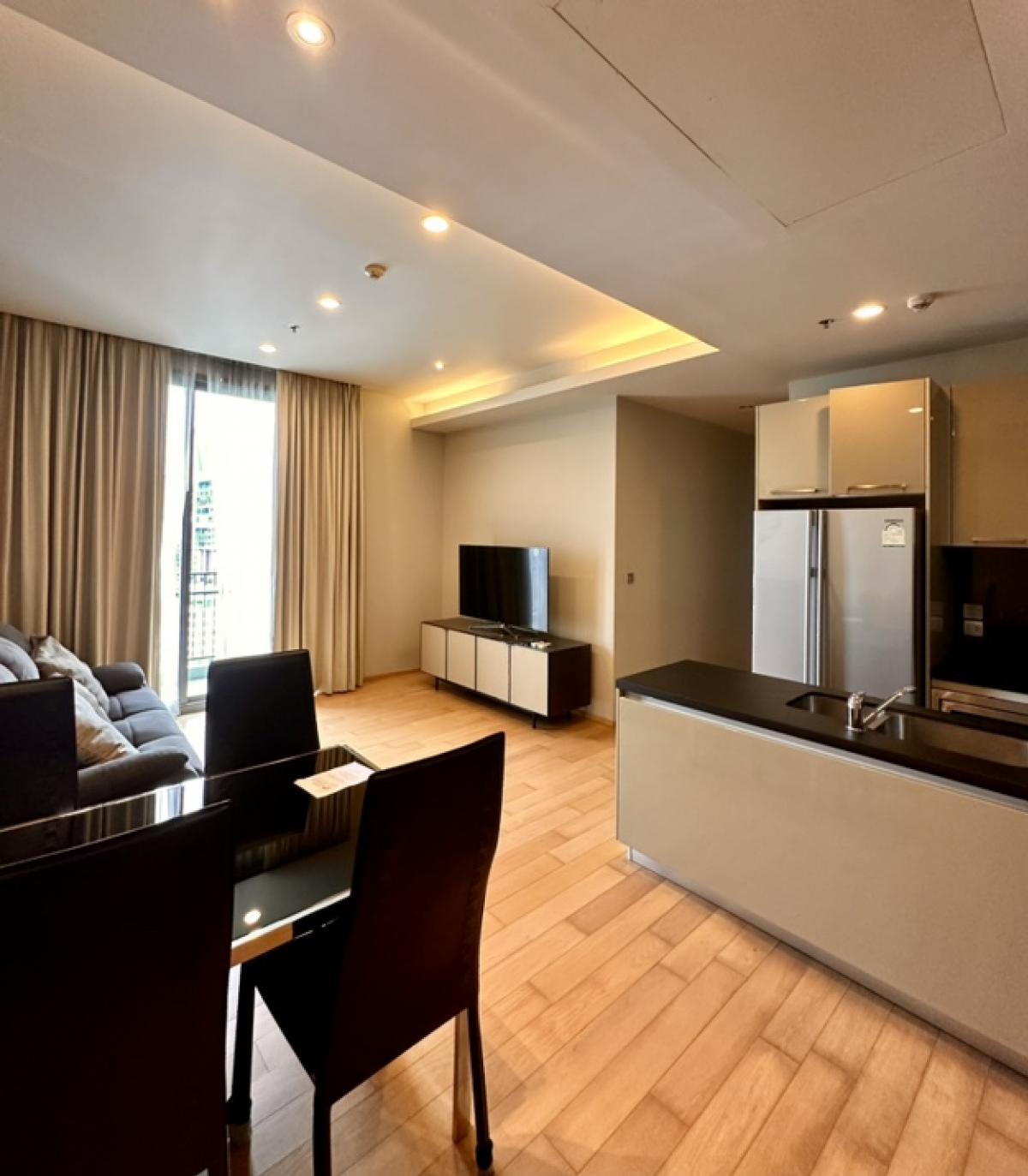For SaleCondoSukhumvit, Asoke, Thonglor : Good price, high floor, beautiful view, 2 bedrooms, 28th floor, 191K per sq m., 3 meter high ceiling.
