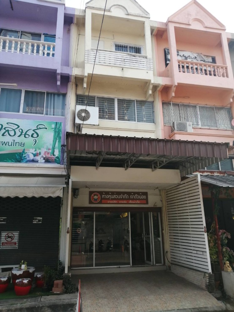 For SaleShop HouseChaengwatana, Muangthong : 3-storey commercial building, Ban Mai Subdistrict, Pak Kret District, good location for trading, price lower than cost