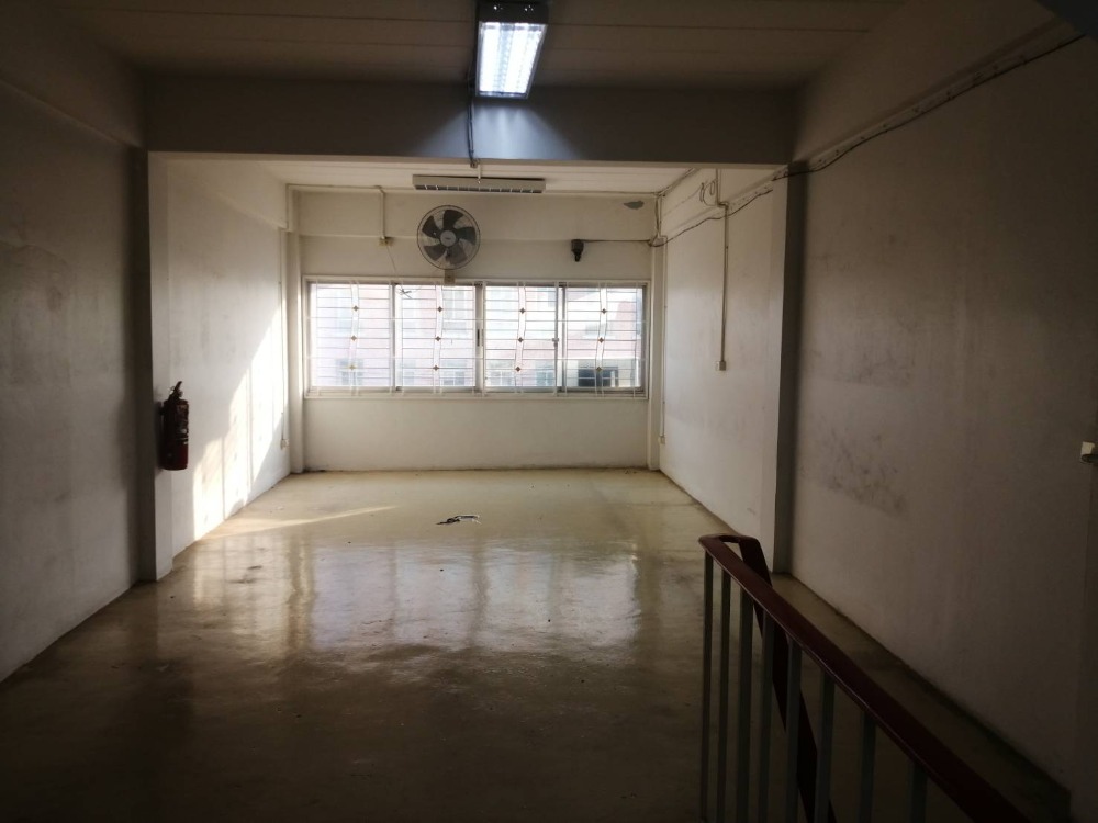 ขายอาคารพาณิชย์แจ้งวัฒนะ เมืองทอง : อาคารพาณิชย์ 3 ชั้น ต.บ้านใหม่ อ.ปากเกร็ด ทำเลค้าขาย ราคาต่ำกว่าทุน