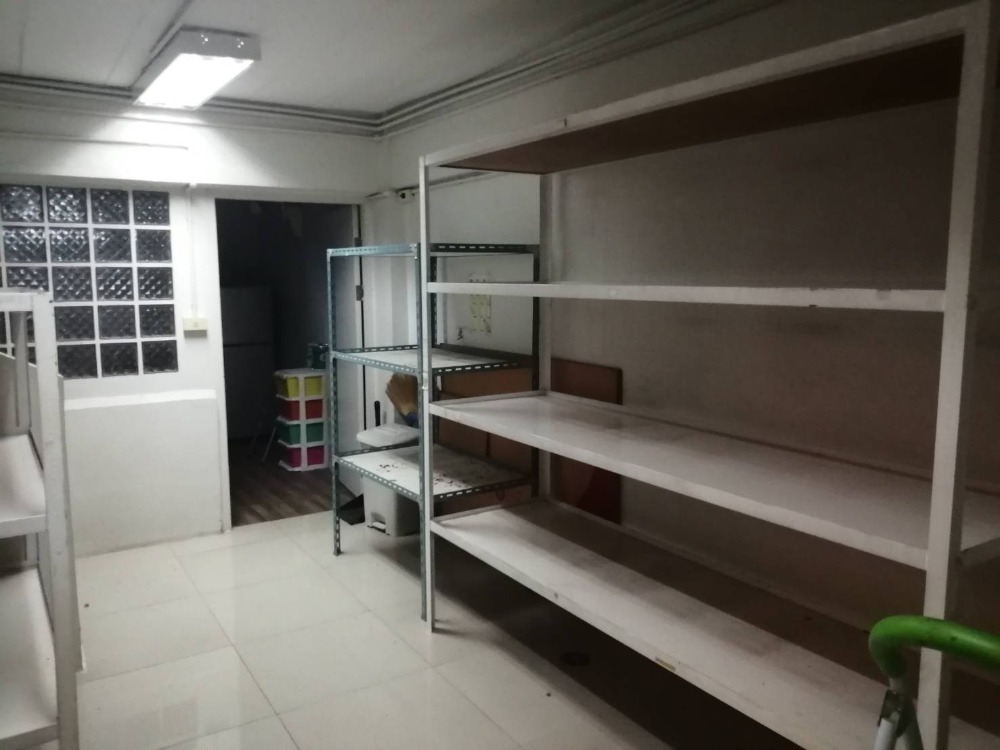 ขายอาคารพาณิชย์แจ้งวัฒนะ เมืองทอง : อาคารพาณิชย์ 3 ชั้น ต.บ้านใหม่ อ.ปากเกร็ด ทำเลค้าขาย ราคาต่ำกว่าทุน