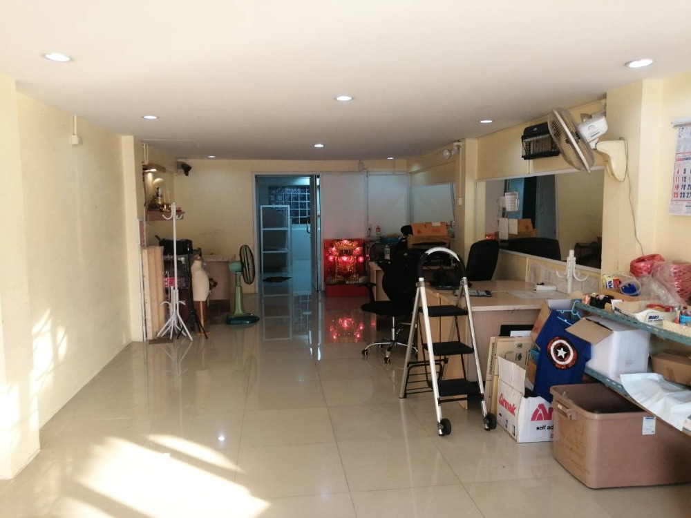 ขายอาคารพาณิชย์แจ้งวัฒนะ เมืองทอง : อาคารพาณิชย์ 3 ชั้น ต.บ้านใหม่ อ.ปากเกร็ด ทำเลค้าขาย ราคาต่ำกว่าทุน