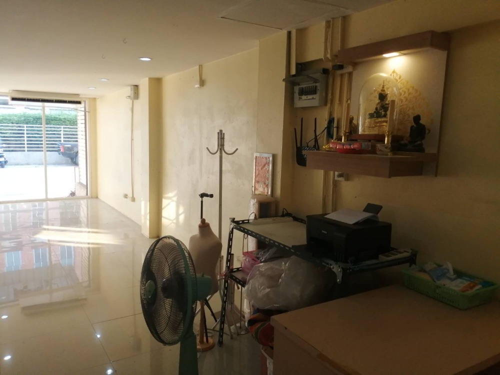 ขายอาคารพาณิชย์แจ้งวัฒนะ เมืองทอง : อาคารพาณิชย์ 3 ชั้น ต.บ้านใหม่ อ.ปากเกร็ด ทำเลค้าขาย ราคาต่ำกว่าทุน