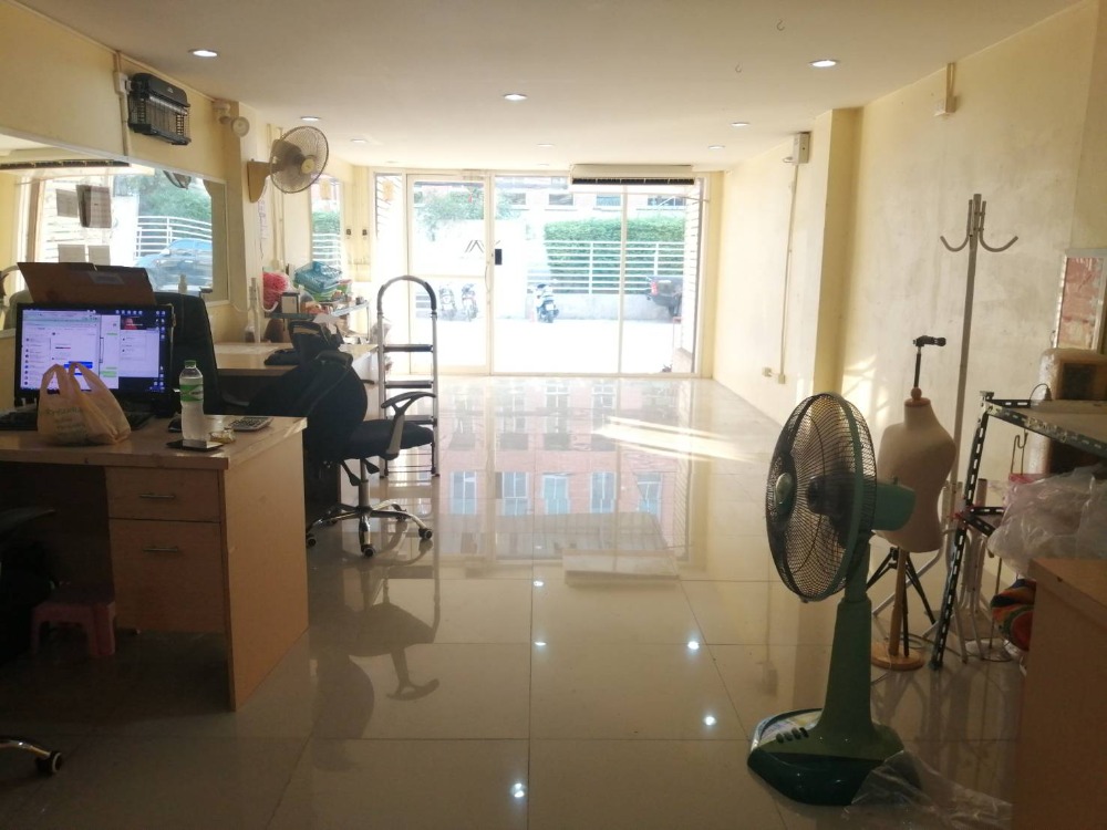 ขายอาคารพาณิชย์แจ้งวัฒนะ เมืองทอง : อาคารพาณิชย์ 3 ชั้น ต.บ้านใหม่ อ.ปากเกร็ด ทำเลค้าขาย ราคาต่ำกว่าทุน