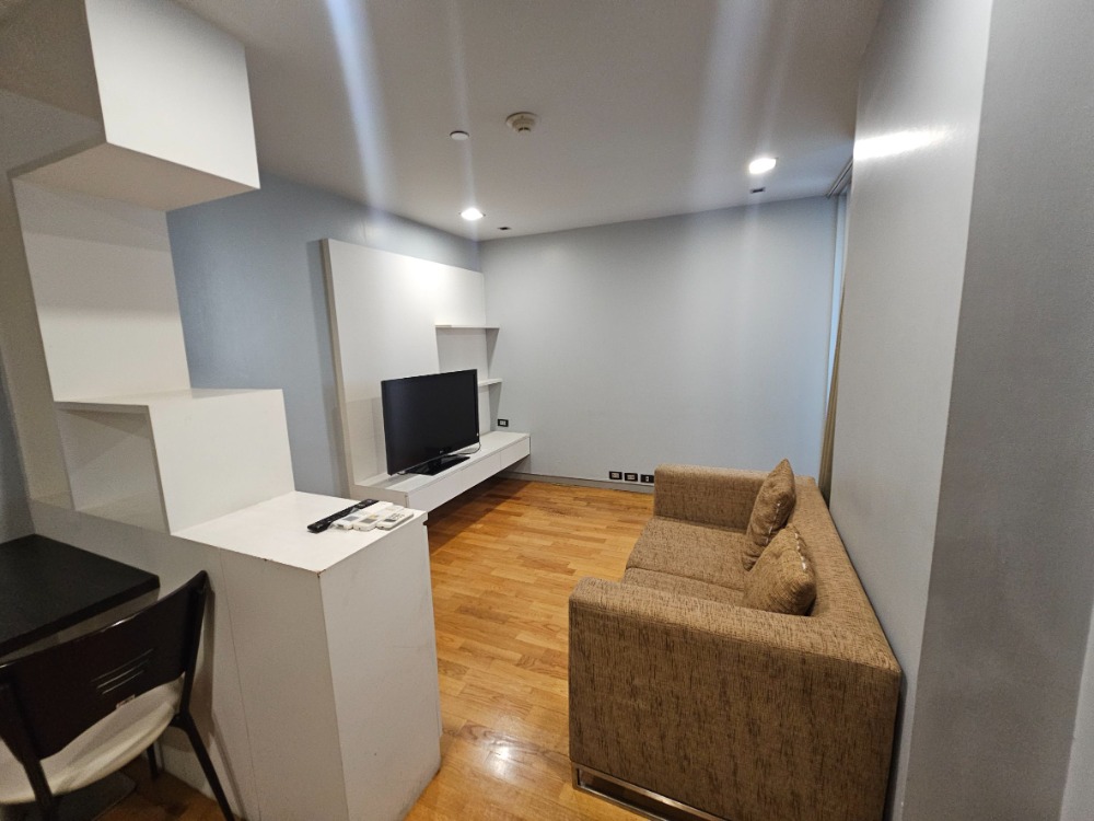 ให้เช่าคอนโดสีลม ศาลาแดง บางรัก : (for rent) Quad Silom ใกล้รถไฟฟ้า BTS ช่องนนทรี