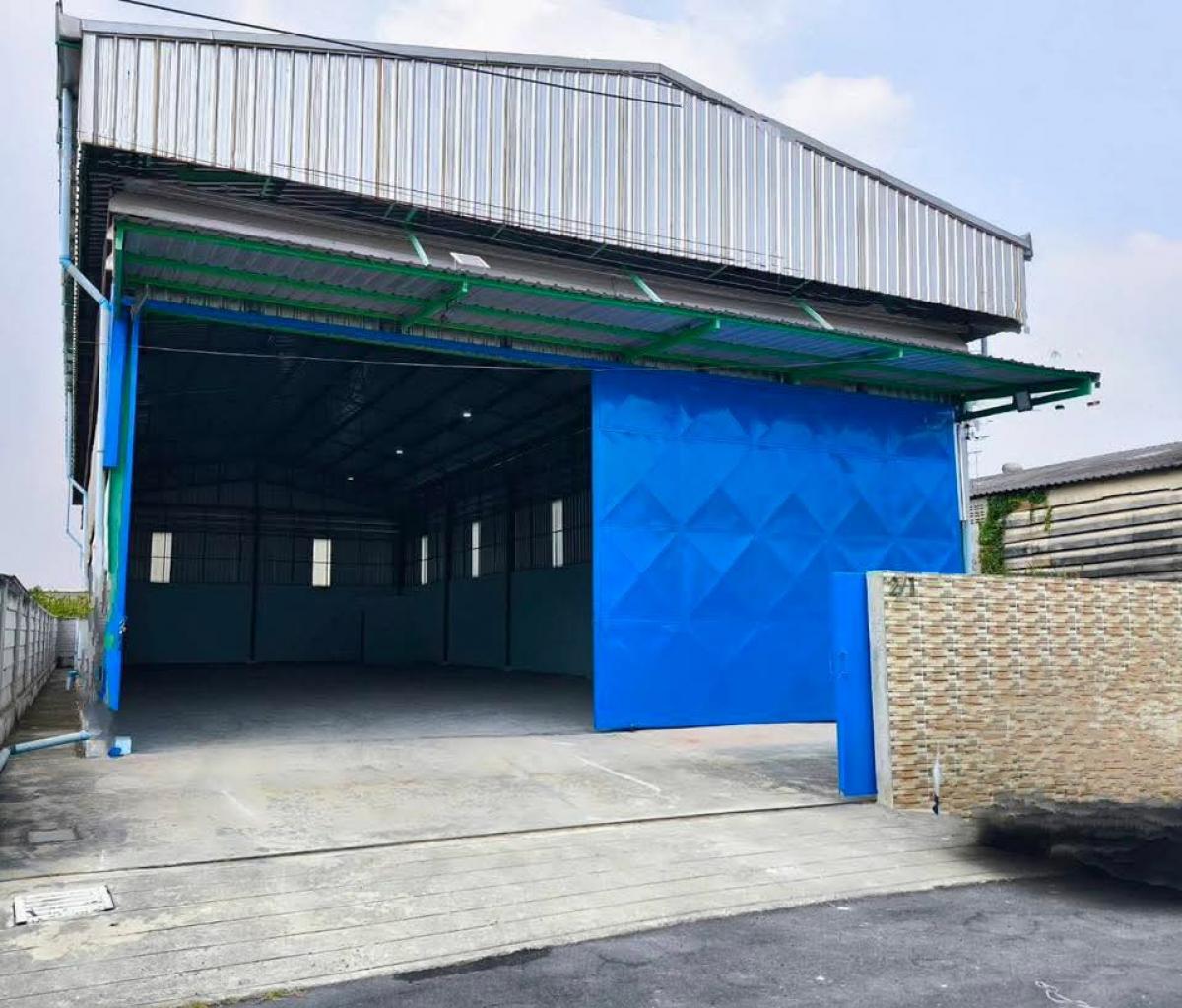 For RentWarehouseRama 2, Bang Khun Thian : New warehouse/factory for rent, located at Soi Bang Kradee, Rama 2, area 120 sq m., usable area 400 sq m., width 12 m.