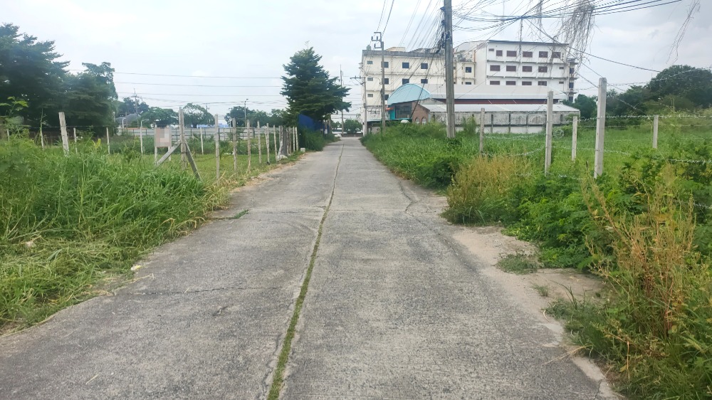 ขายที่ดินมีนบุรี-ร่มเกล้า : ที่ดินถมแล้ว, แปลงสวย, ติดถนนคอนกรีต, ทำเลดี, 1-3-56.7 ไร่, ถนนร่มเกล้า มีนบุรี กรุงเทพ, อยู่ใกล้ชุมชน และ โครงการหมู่บ้าน, อยู่ในโซนผังสีเหลือง ทำธุรกิจได้หลายประเภท