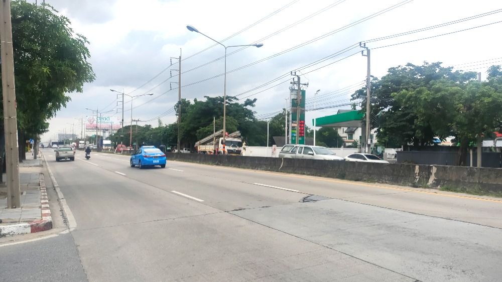 ขายที่ดินมีนบุรี-ร่มเกล้า : ที่ดินถมแล้ว, แปลงสวย, ติดถนนคอนกรีต, ทำเลดี, 1-3-56.7 ไร่, ถนนร่มเกล้า มีนบุรี กรุงเทพ, อยู่ใกล้ชุมชน และ โครงการหมู่บ้าน, อยู่ในโซนผังสีเหลือง ทำธุรกิจได้หลายประเภท