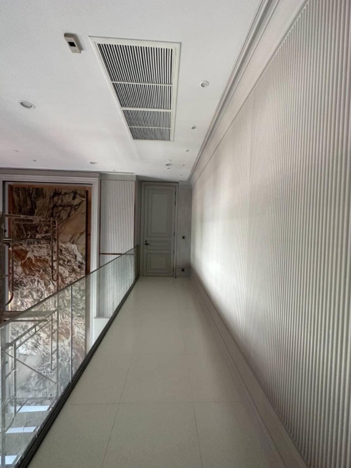 ขายคอนโดสุขุมวิท อโศก ทองหล่อ : For sale 📍Vittorio Sukhumvit 39🛀 2bed+1 working 3 bath 📞0639399665