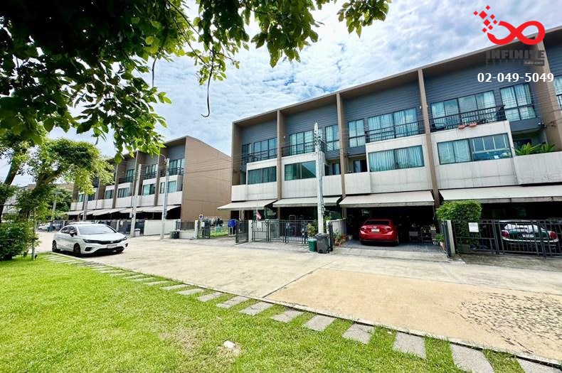 For SaleTownhomeSeri Thai, Ramkhamhaeng Nida : Townhouse for sale, 3 floors, area 17.4 square wah, Baan Klang Muang, Lat Phrao-Seri Thai, Soi Seri Thai 52