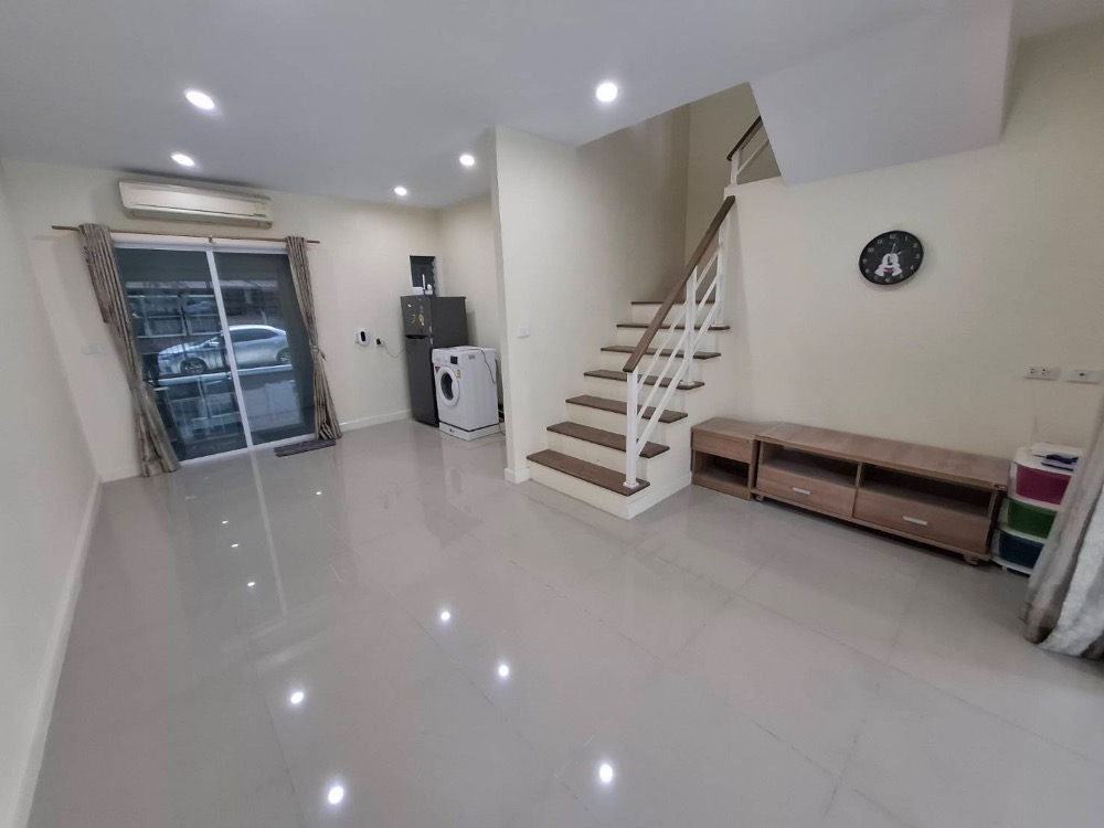 For RentTownhomePattanakan, Srinakarin : P-1239 Urgently for rent, Townhome, Villette Light Village, Phatthanakan 38, ready to move in