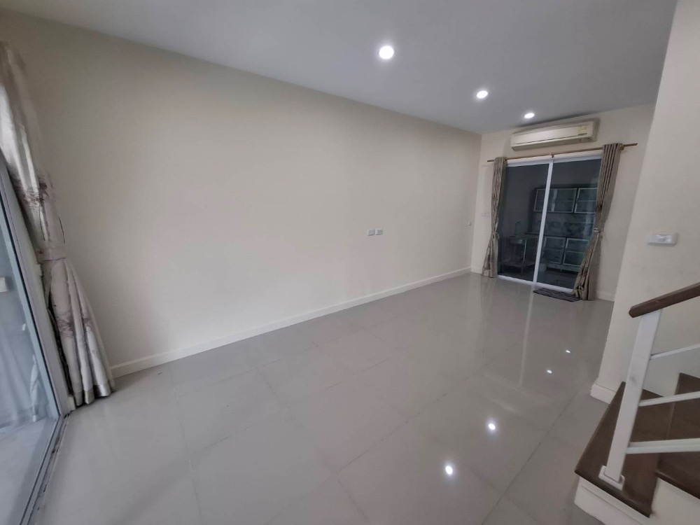 For RentTownhomePattanakan, Srinakarin : P-1239 Urgently for rent, Townhome, Villette Light Village, Phatthanakan 38, ready to move in