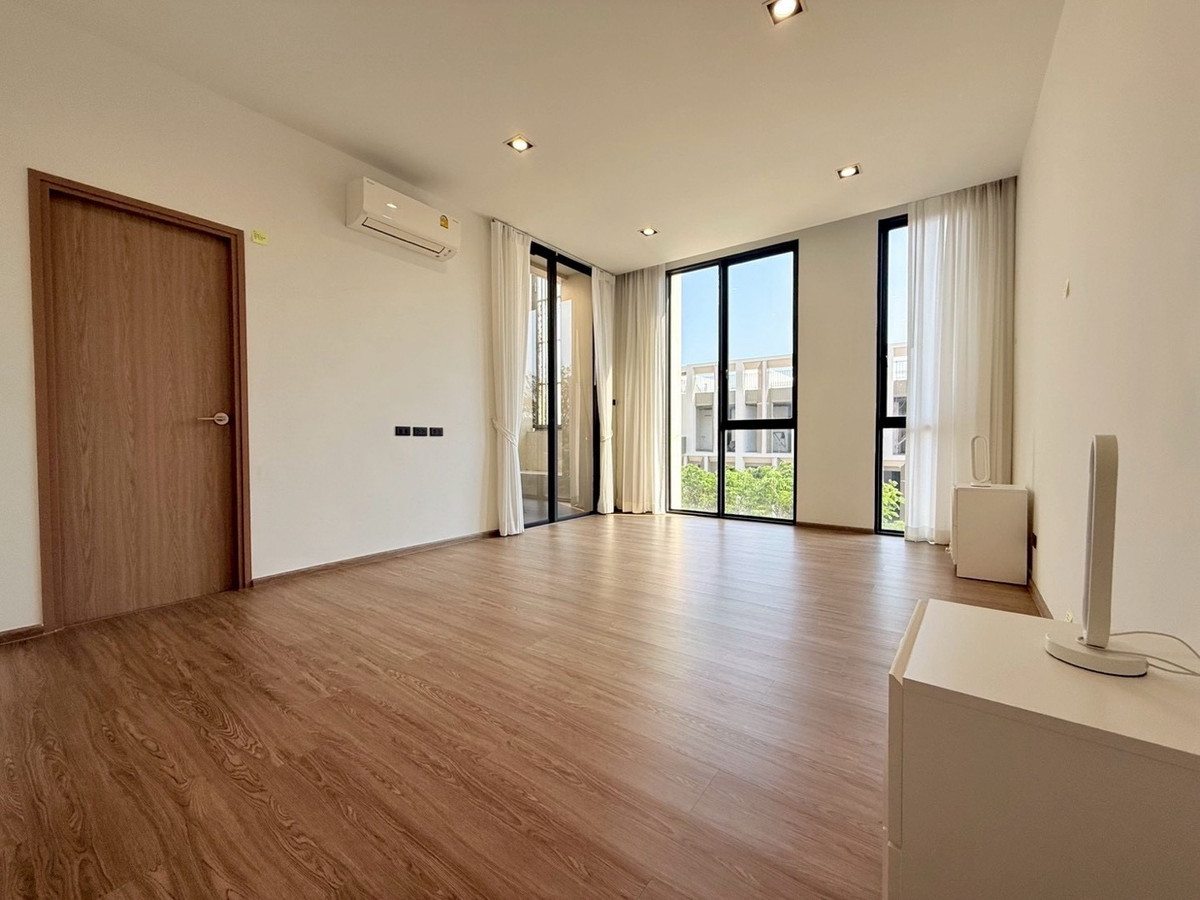 For SaleTownhomeLadprao101, Happy Land, The Mall Bang Kapi : 🔥 Loss Sale – Only 15.79 MB, Luxury  Townhouse with Private elevator - THER LADPRAO 93