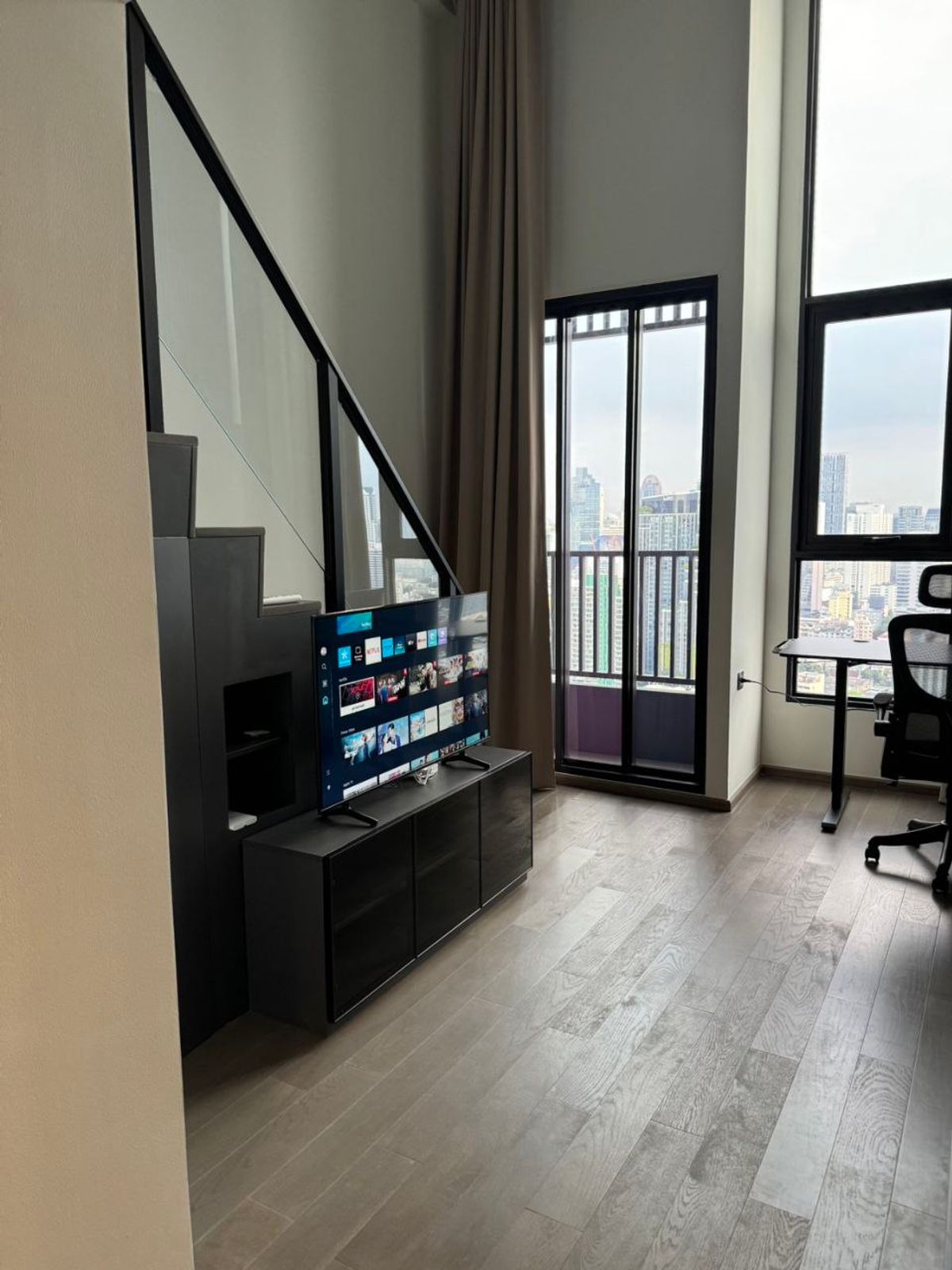 For RentCondoSiam Paragon ,Chulalongkorn,Samyan : Park Origin Chula Samyan【𝐑𝐄𝐍𝐓】🔥 1L bedroom, minimalist style, 2 floors, size 34 sq m.🔥 Contact Line ID: @hacondo