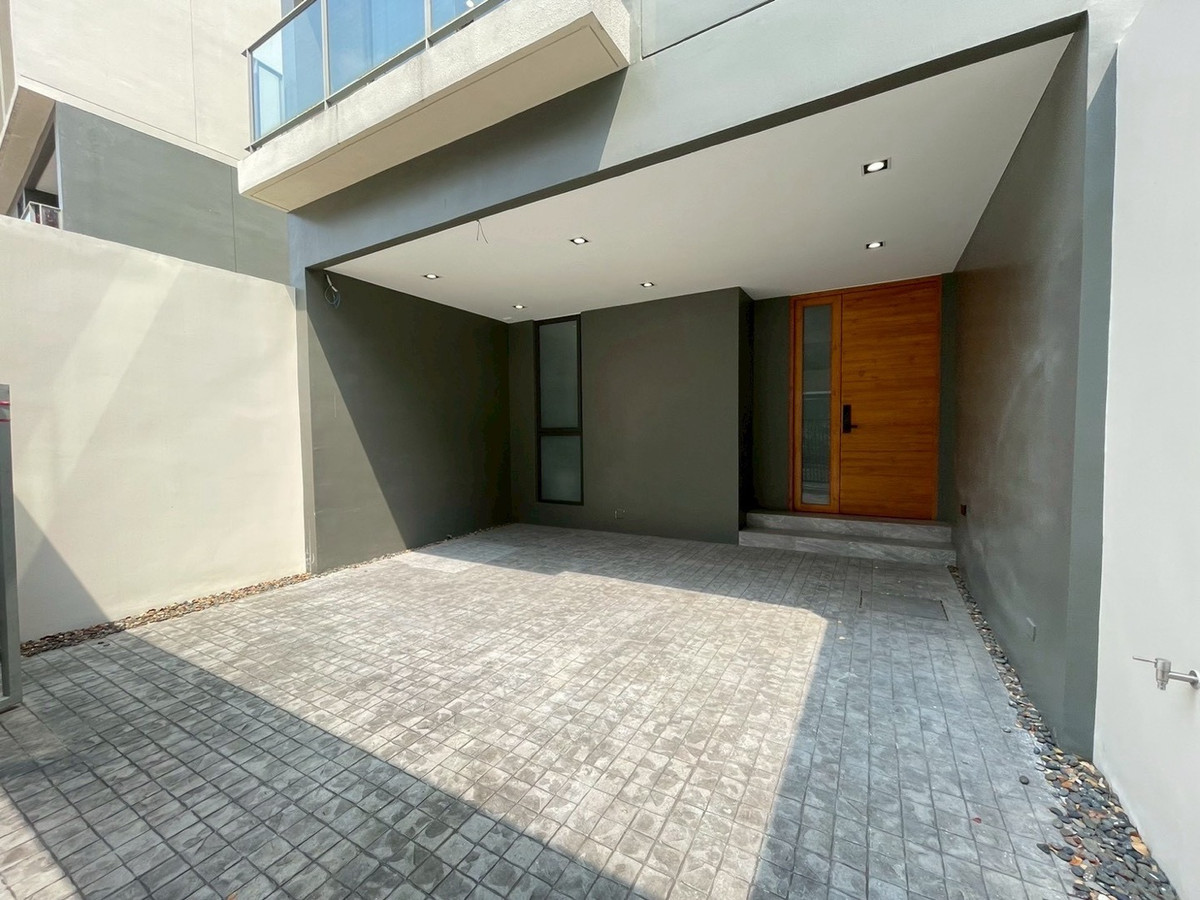 For SaleTownhomeLadprao101, Happy Land, The Mall Bang Kapi : 🔥 Loss Sale – Only 15.79 MB, Luxury  Townhouse with Private elevator - THER LADPRAO 93