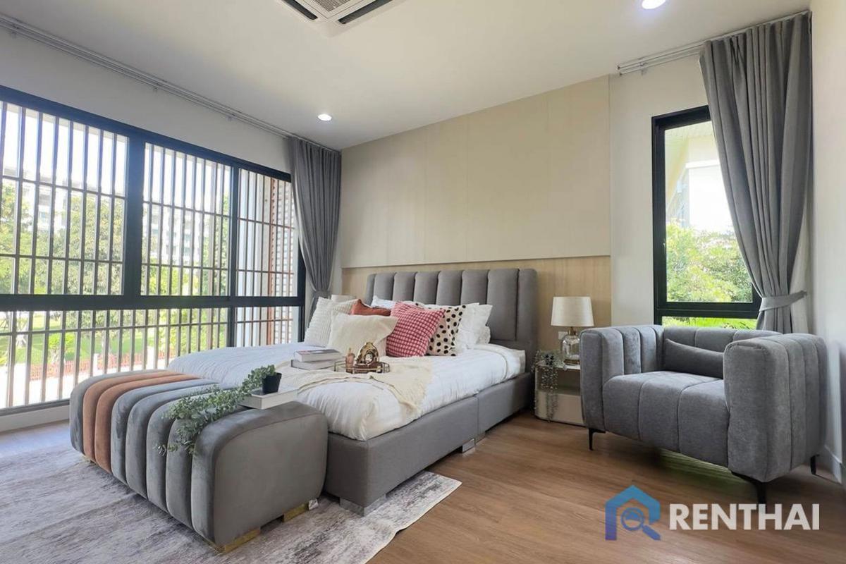 For SaleHousePattaya, Bangsaen, Chonburi : Modern private pool villa at Beachfront