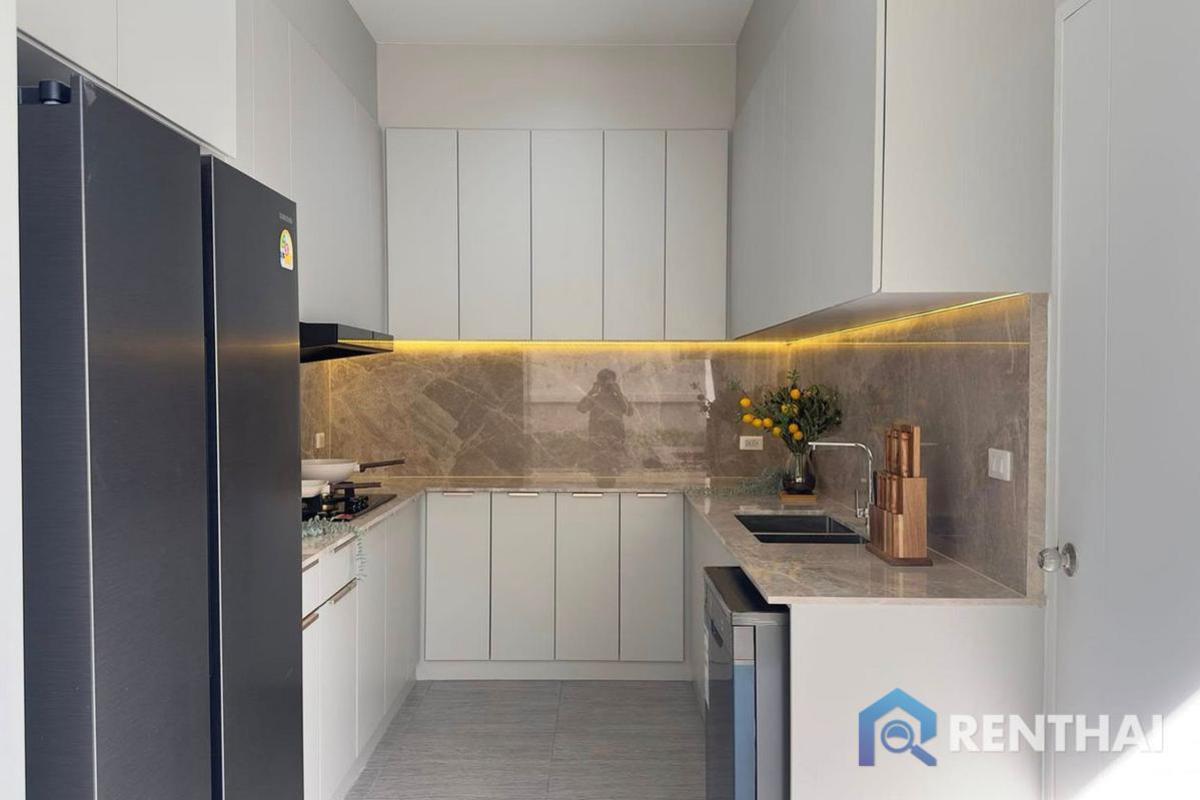 For SaleHousePattaya, Bangsaen, Chonburi : Modern private pool villa at Beachfront