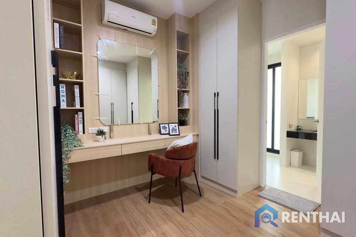 For SaleHousePattaya, Bangsaen, Chonburi : Modern private pool villa at Beachfront