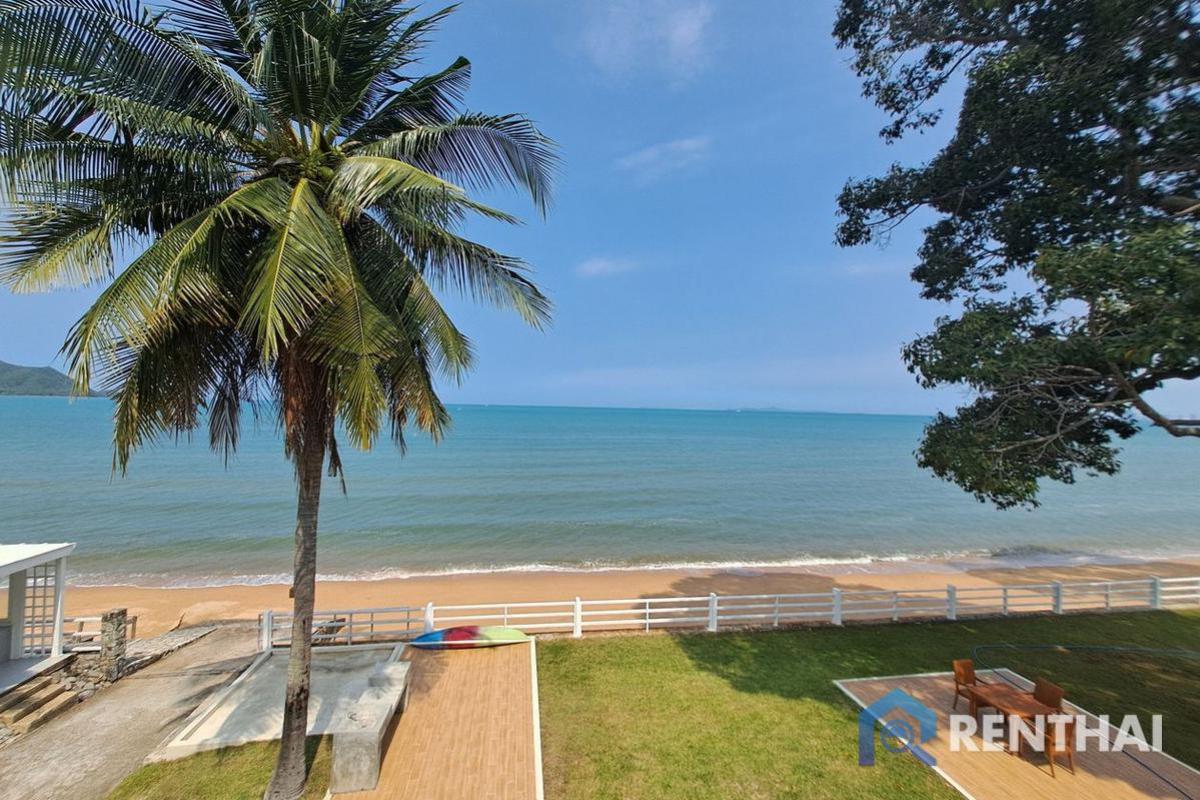 For SaleHousePattaya, Bangsaen, Chonburi : Modern private pool villa at Beachfront