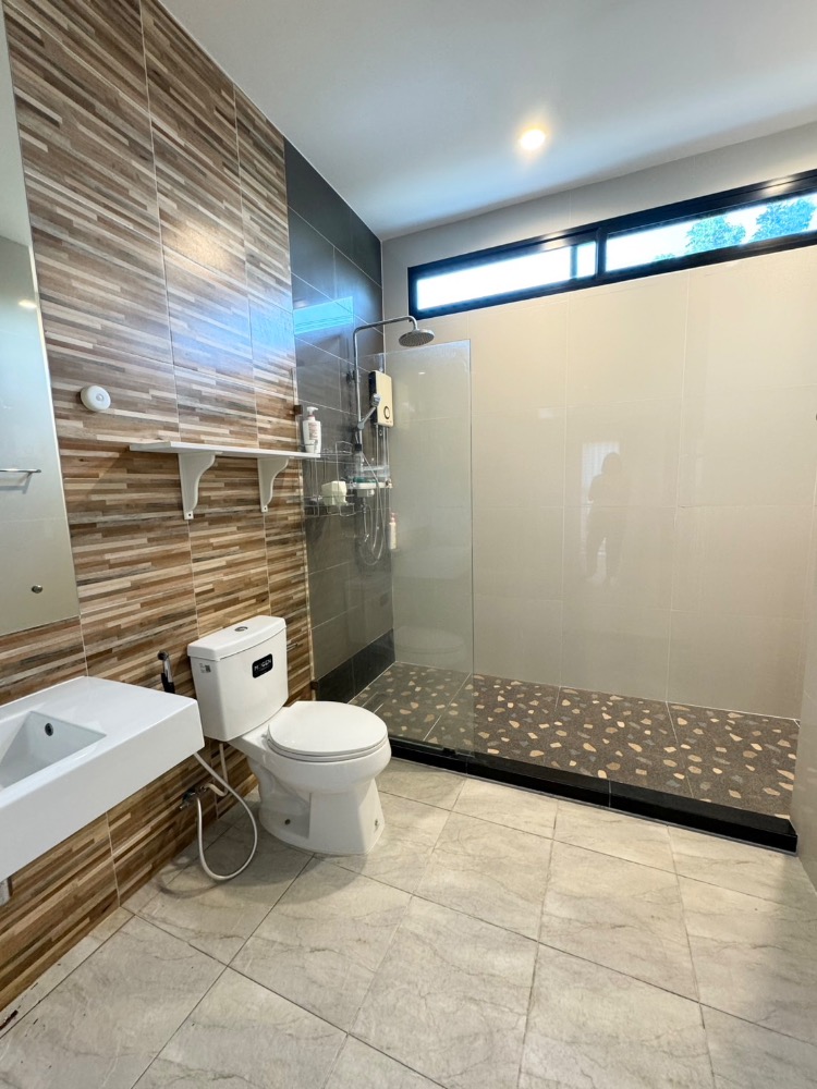 For SaleHouseLadkrabang, Suwannaphum Airport : P-2621 Urgent sale! Twin house, Pruksa WE/2 On Nut Rama 9, corner house, best price in the project, near Airport Link