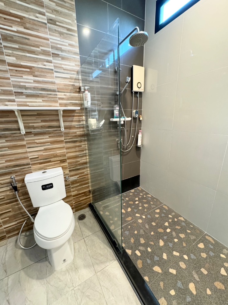 For SaleHouseLadkrabang, Suwannaphum Airport : P-2621 Urgent sale! Twin house, Pruksa WE/2 On Nut Rama 9, corner house, best price in the project, near Airport Link