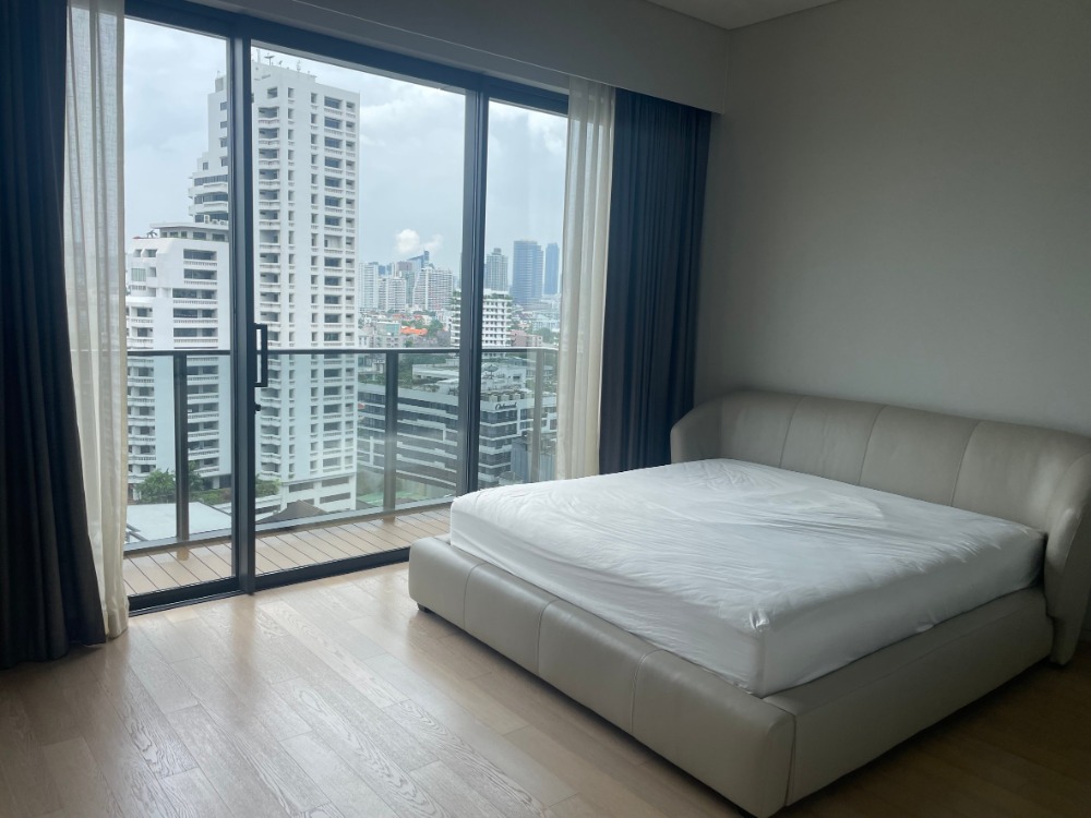 For SaleCondoSukhumvit, Asoke, Thonglor : Super Luxury condo in heart of Thonglor, well-decorated, amazing view, good maintain building ✨Tela Thonglor✨ 2 beds, 2 baths, Near BTS Thonglor, High floor, Non-blocking view, Tel.0982645161