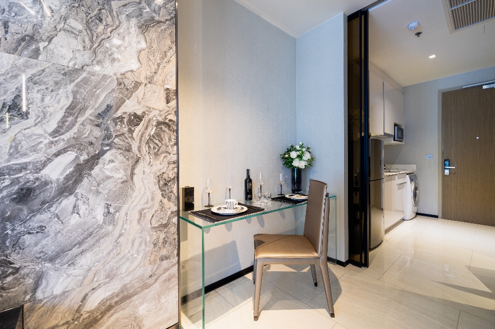 For SaleCondoSilom, Saladaeng, Bangrak : 🔥🔥 𝙁𝙊𝙍 𝙎𝘼𝙇𝙀 🔥🔥: 𝐅𝐮𝐥𝐥𝐲 𝐅𝐮𝐫𝐧𝐢𝐬𝐡𝐞𝐝 𝟏𝐁𝐞𝐝, 𝟏𝟎.𝟑𝟖𝐌𝐁, 𝟒𝟗.𝟗𝟗𝐬𝐪.𝐦. 𝐀𝐬𝐡𝐭𝐨𝐧 𝐒𝐢𝐥𝐨𝐦 Contact Khun Nat 𝟎𝟗𝟓𝟗𝟒𝟏𝟓𝟗𝟗𝟗