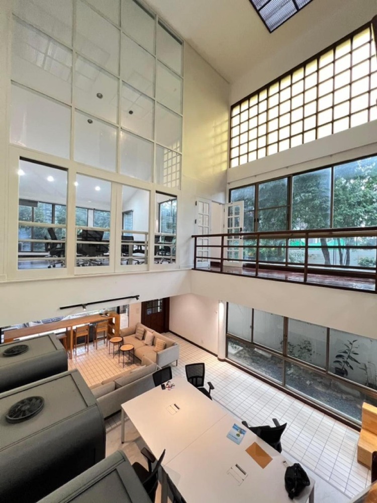 For RentHome OfficeSukhumvit, Asoke, Thonglor : 3-storey home office, good location, furnished, for rent, Sukhumvit-Thonglor area, near Tops Sukhumvit 41