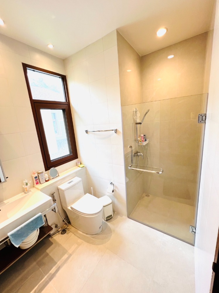 ให้เช่าบ้านเลียบทางด่วนรามอินทรา : ให้เช่าบ้าน สิริ ทาวารา วิลเลจ Siritawara Village ลาดพร้าว