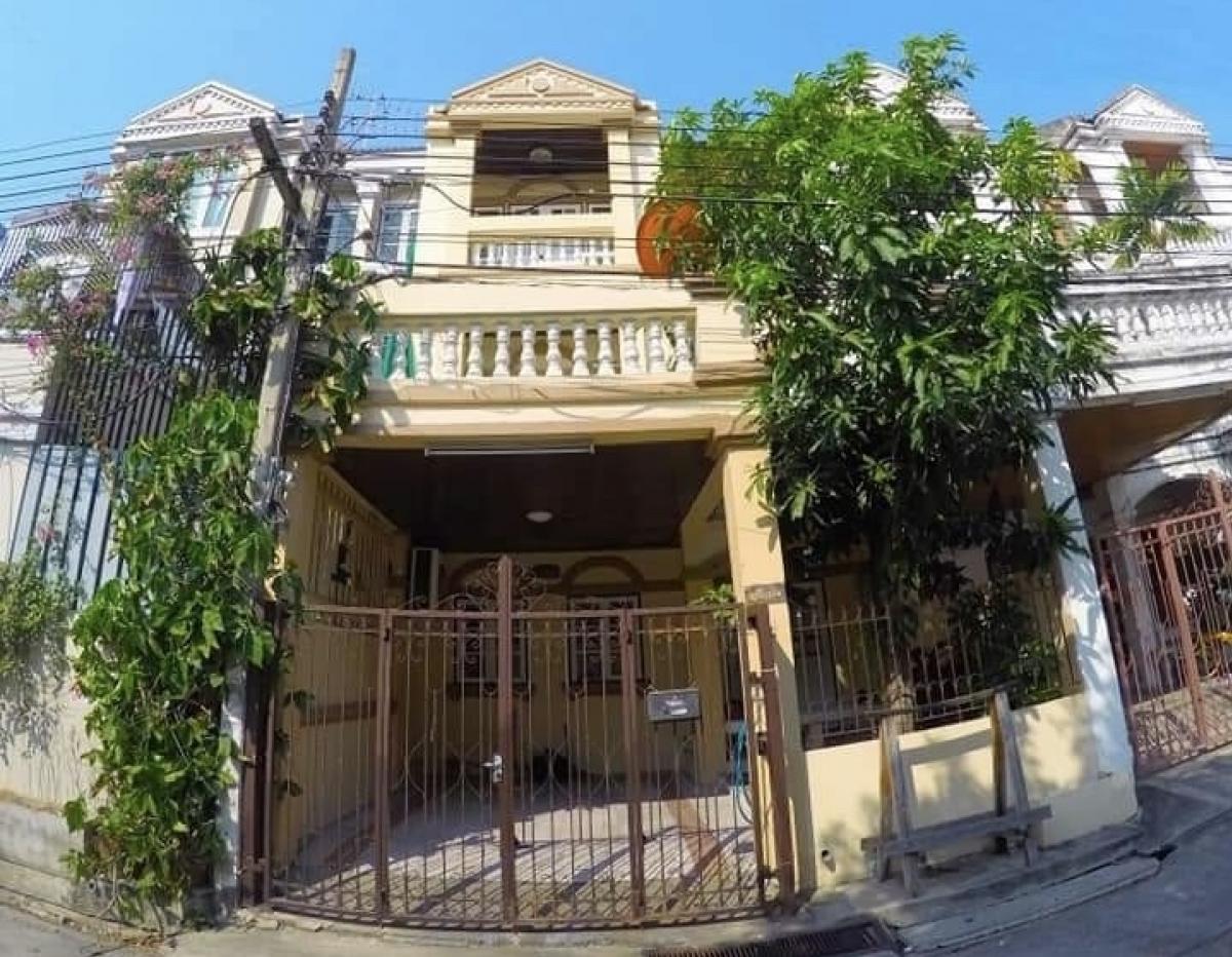 ให้เช่าทาวน์โฮมอ่อนนุช อุดมสุข : For Rent: 3-Story Townhome in Pridi Banomyong 13, Sukhumvit 71