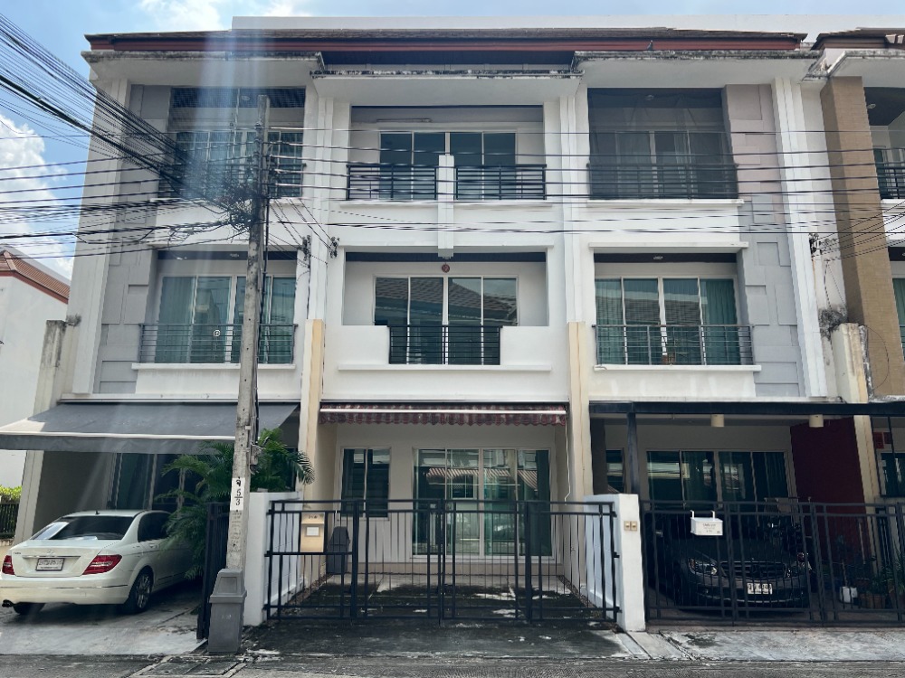 ขายทาวน์โฮมลาดพร้าว101 แฮปปี้แลนด์ : บ้านกลางเมือง ทาวน์เฮ้าส์ 3 ชั้น ลาดพร้าว101 เข้าออกได้หลายเส้นทาง ใกล้ห้างใหญ่ เซ็นทรัล อีสวิล , เดอะมอลล์บางกะปิ