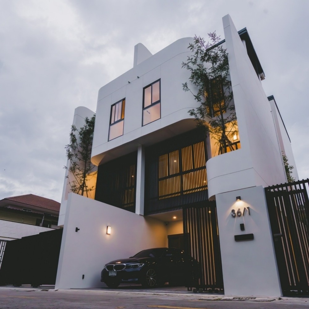 For SaleHouseOnnut, Udomsuk : For sale: The Shade 101, 3.5-storey twin house with swimming pool, house in the heart of Sukhumvit 101, Soi Punnawitthi 29, starting at 16.9 million baht*
