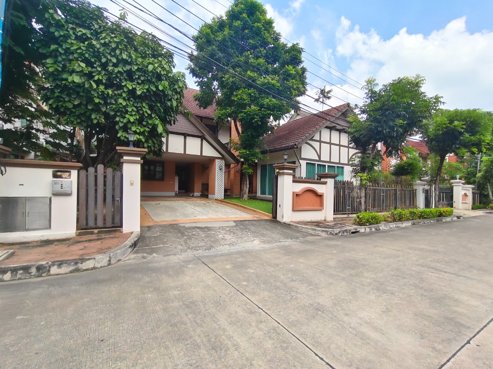 ขายบ้านเสรีไทย-นิด้า : ขาย บ้านเดี่ยว 141.2 ตร.ว. ราคาสุดคุ้ม หมู่บ้านลัดดารมย์ เอกมัย - รามอินทรา