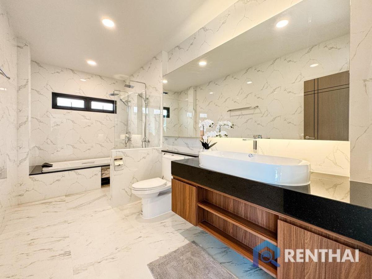 For SaleHousePattaya, Bangsaen, Chonburi : Special offer 3-Bedroom, 4-Bathroom Pool Villa in Pattaya