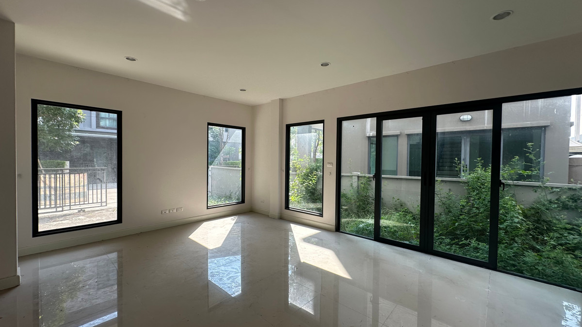 For SaleHouseLadkrabang, Suwannaphum Airport : For sale: semi-detached house, Baan Klang Muang, The Edition, Bangna-Wongwaen, 4 bedrooms, 4 bathrooms, 38.5 square wah