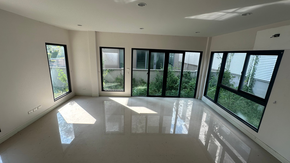 For SaleHouseLadkrabang, Suwannaphum Airport : For sale: semi-detached house, Baan Klang Muang, The Edition, Bangna-Wongwaen, 4 bedrooms, 4 bathrooms, 38.5 square wah