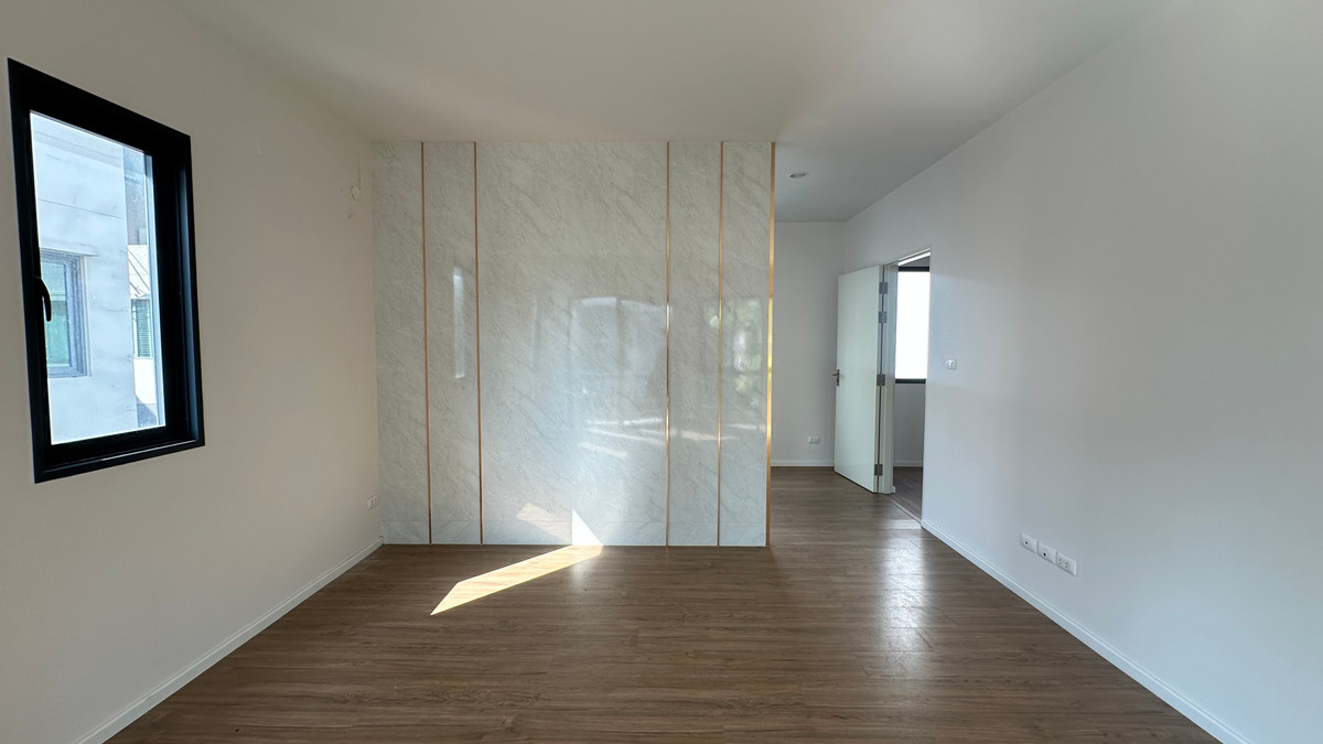 For SaleHouseLadkrabang, Suwannaphum Airport : For sale: semi-detached house, Baan Klang Muang, The Edition, Bangna-Wongwaen, 4 bedrooms, 4 bathrooms, 38.5 square wah