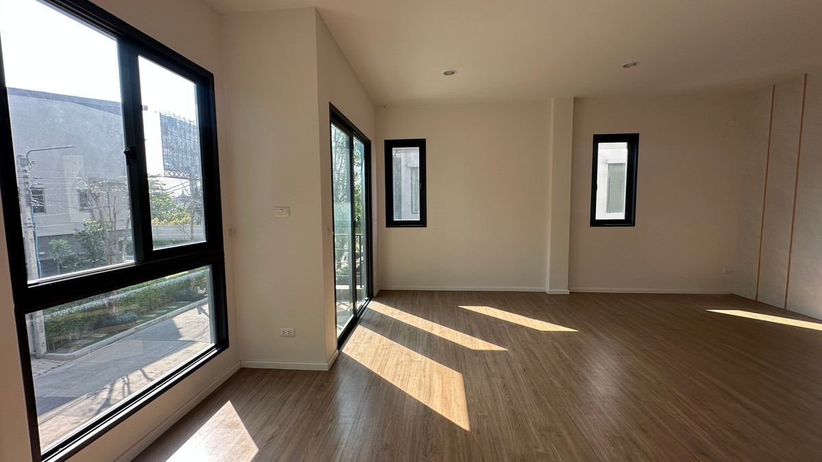 For SaleHouseLadkrabang, Suwannaphum Airport : For sale: semi-detached house, Baan Klang Muang, The Edition, Bangna-Wongwaen, 4 bedrooms, 4 bathrooms, 38.5 square wah