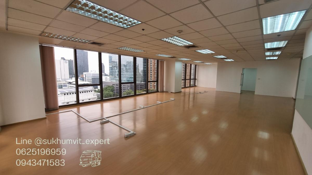 For RentOfficeSukhumvit, Asoke, Thonglor : Asoke Montri office for rent 180 square meters 550 baht/square meter, good location, beautifully decorated