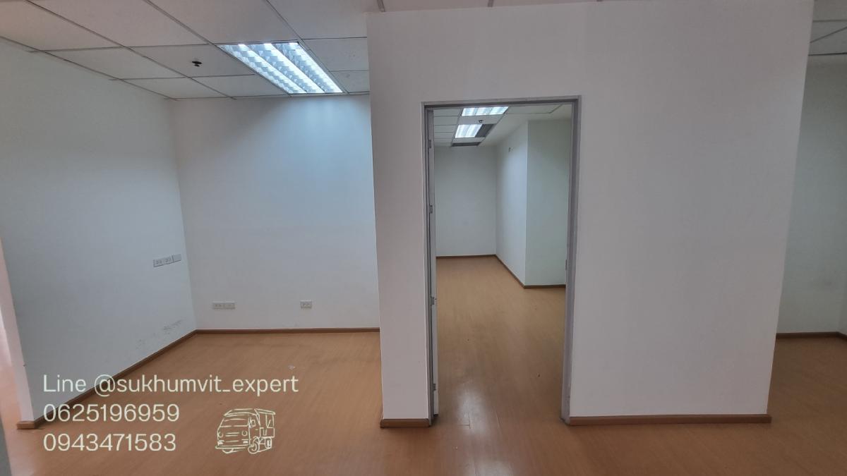 For RentOfficeSukhumvit, Asoke, Thonglor : Asoke Montri office for rent 180 square meters 550 baht/square meter, good location, beautifully decorated