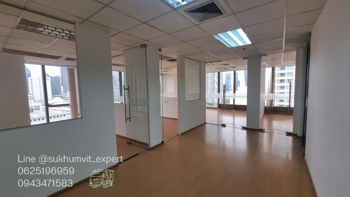 For RentOfficeSukhumvit, Asoke, Thonglor : Asoke Montri office for rent 180 square meters 550 baht/square meter, good location, beautifully decorated
