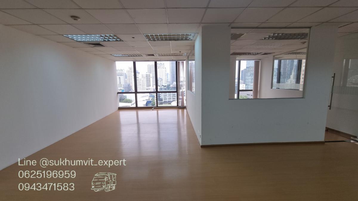 For RentOfficeSukhumvit, Asoke, Thonglor : Asoke Montri office for rent 180 square meters 550 baht/square meter, good location, beautifully decorated