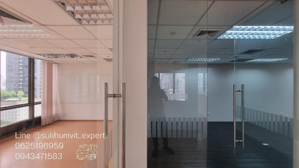 For RentOfficeSukhumvit, Asoke, Thonglor : Asoke Montri office for rent 180 square meters 550 baht/square meter, good location, beautifully decorated