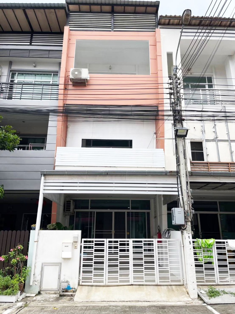 ให้เช่าทาวน์โฮมพัฒนาการ ศรีนครินทร์ : T 1367 ให้เช่า ทาวน์โฮม 3 ชั้น ม.กฤษณา ซอยกรุงเทพกรีฑา สภาพดี มีเฟอร์นิเจอร์ พร้อมอยู่ ราคา 25,000 บาท