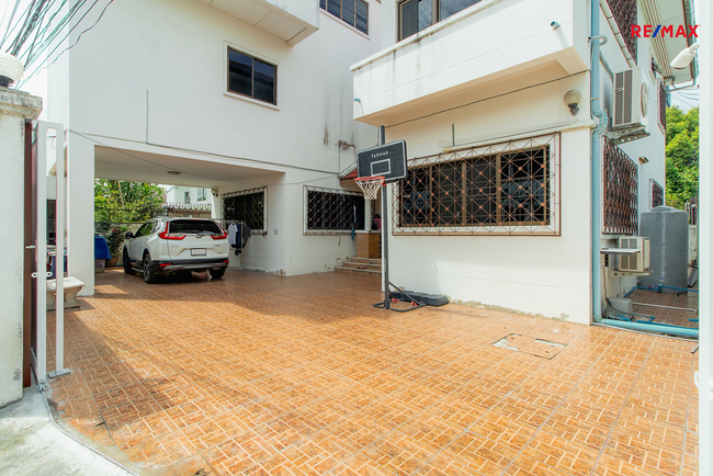 ขายบ้านวงเวียนใหญ่ เจริญนคร : (ขายด่วน) 🔥🌟ขายบ้านเดี่ยวใกล้ตลาดท่าดินแดง ซอยสมเด็จเจ้าพระยา 12(ซอยสิทธิเกษม) คลองสาน เดินทางสะดวก BTS สายสีทอง 68.5 ตร.ว. ราคา 11 ล้านบาท 🌟🔥