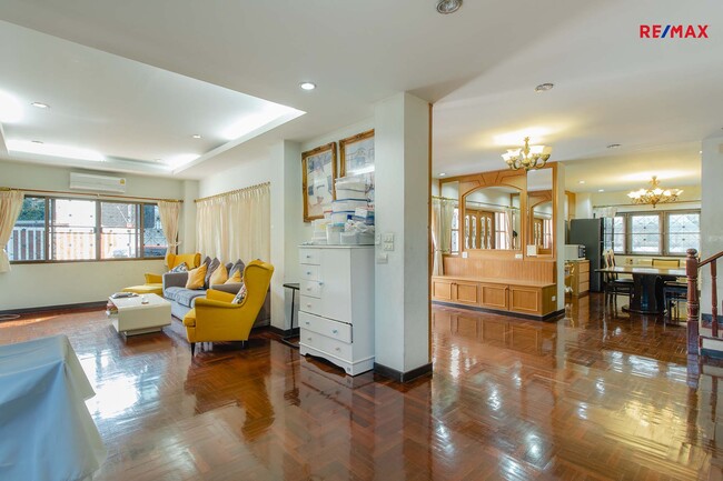 ขายบ้านวงเวียนใหญ่ เจริญนคร : (ขายด่วน) 🔥🌟ขายบ้านเดี่ยวใกล้ตลาดท่าดินแดง ซอยสมเด็จเจ้าพระยา 12(ซอยสิทธิเกษม) คลองสาน เดินทางสะดวก BTS สายสีทอง 68.5 ตร.ว. ราคา 11 ล้านบาท 🌟🔥