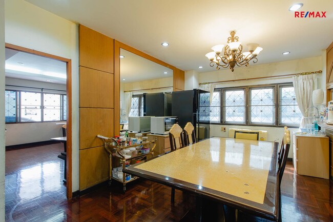 ขายบ้านวงเวียนใหญ่ เจริญนคร : (ขายด่วน) 🔥🌟ขายบ้านเดี่ยวใกล้ตลาดท่าดินแดง ซอยสมเด็จเจ้าพระยา 12(ซอยสิทธิเกษม) คลองสาน เดินทางสะดวก BTS สายสีทอง 68.5 ตร.ว. ราคา 11 ล้านบาท 🌟🔥