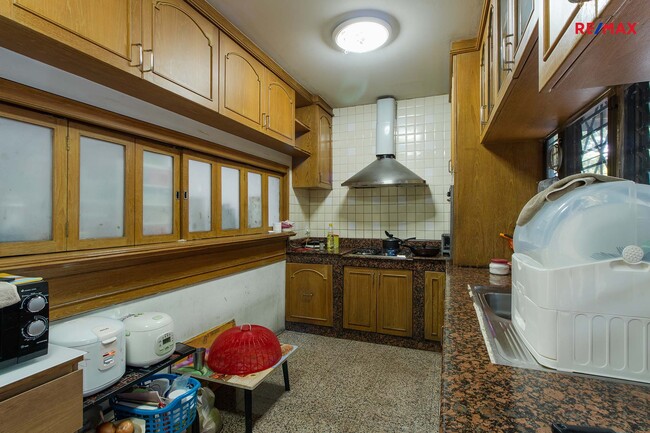 ขายบ้านวงเวียนใหญ่ เจริญนคร : (ขายด่วน) 🔥🌟ขายบ้านเดี่ยวใกล้ตลาดท่าดินแดง ซอยสมเด็จเจ้าพระยา 12(ซอยสิทธิเกษม) คลองสาน เดินทางสะดวก BTS สายสีทอง 68.5 ตร.ว. ราคา 11 ล้านบาท 🌟🔥