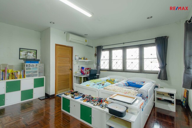 ขายบ้านวงเวียนใหญ่ เจริญนคร : (ขายด่วน) 🔥🌟ขายบ้านเดี่ยวใกล้ตลาดท่าดินแดง ซอยสมเด็จเจ้าพระยา 12(ซอยสิทธิเกษม) คลองสาน เดินทางสะดวก BTS สายสีทอง 68.5 ตร.ว. ราคา 11 ล้านบาท 🌟🔥