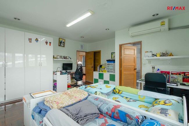 ขายบ้านวงเวียนใหญ่ เจริญนคร : (ขายด่วน) 🔥🌟ขายบ้านเดี่ยวใกล้ตลาดท่าดินแดง ซอยสมเด็จเจ้าพระยา 12(ซอยสิทธิเกษม) คลองสาน เดินทางสะดวก BTS สายสีทอง 68.5 ตร.ว. ราคา 11 ล้านบาท 🌟🔥