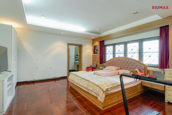 ขายบ้านวงเวียนใหญ่ เจริญนคร : (ขายด่วน) 🔥🌟ขายบ้านเดี่ยวใกล้ตลาดท่าดินแดง ซอยสมเด็จเจ้าพระยา 12(ซอยสิทธิเกษม) คลองสาน เดินทางสะดวก BTS สายสีทอง 68.5 ตร.ว. ราคา 11 ล้านบาท 🌟🔥